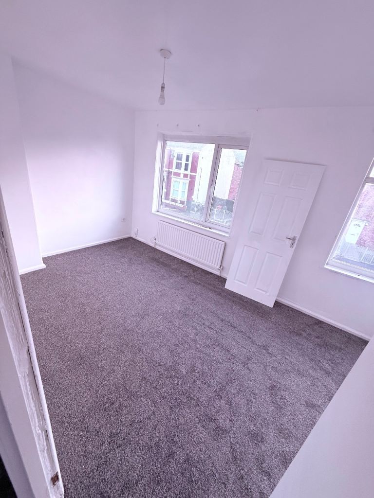 2 bedroom house available for rent