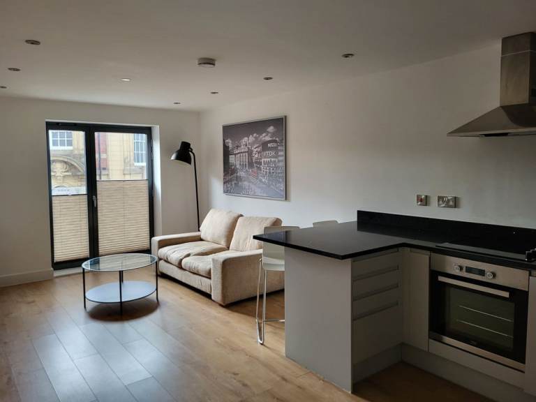 Elegant 1-Bedroom Apartment | Prime Leeds Location | Fully Furnished