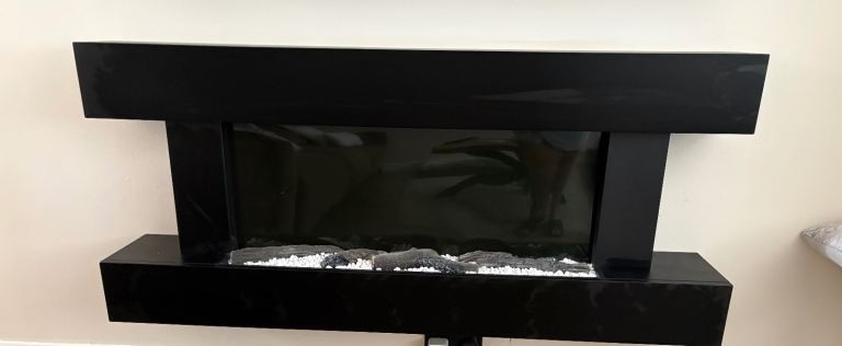 WARMIEHOMY Wall-Mounted Electric Fireplace with Multi-Colour Flames