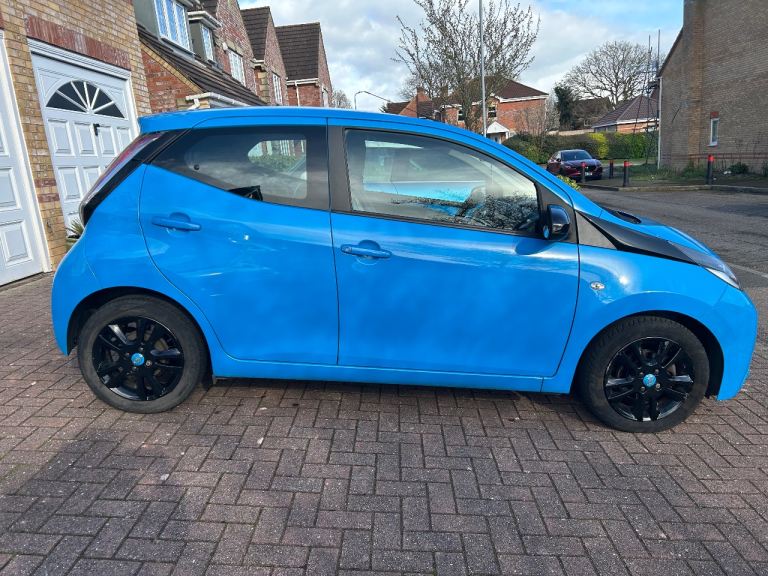 Toyota, AYGO, Hatchback, 2016, Manual, 998 (cc), 5 doors