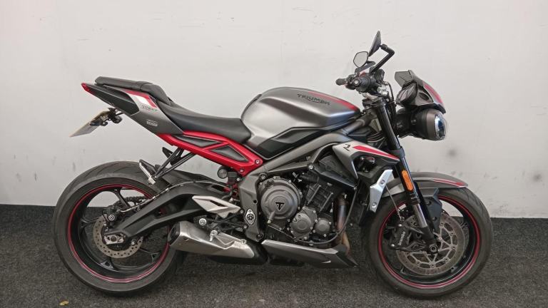 TRIUMPH STREET TRIPLE 765 R ** 12 MONTH MOT - QUICKSHIFTER - RIDER MODES ** 