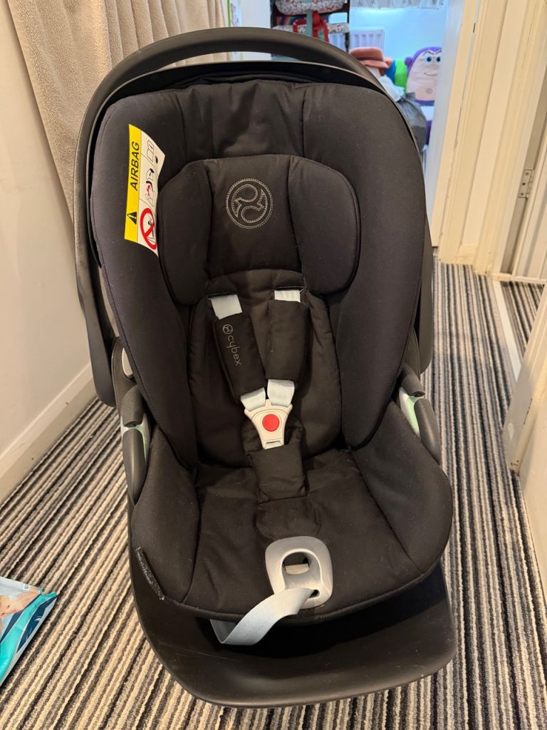 Cybex Cloud T and Cybex Base T i-Size Child Car Seat + Additional Insert - **RRP £399** AS NEW