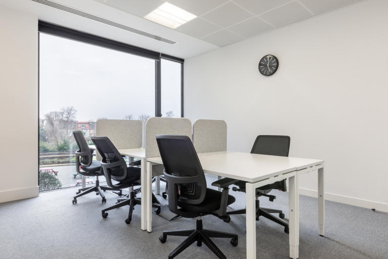 Croydon - CR02RD \ Coworking Space Available - Start Anytime