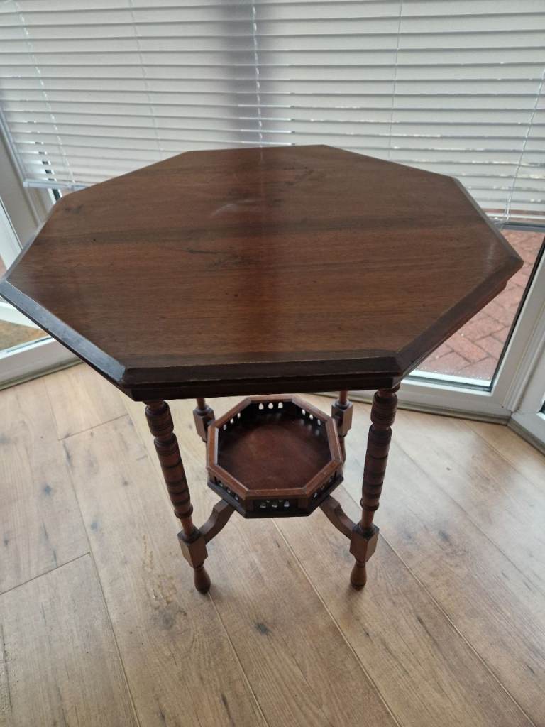 VICTORIAN MAHOGANY OCCASIONAL TABLE