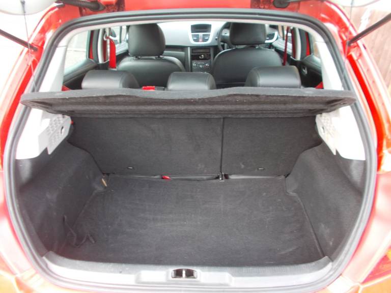 PEUGEOT 207  1.4 2010 - SPARES OR REPAIR