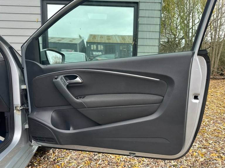 2015 Volkswagen Polo 1.0 SE 3dr HATCHBACK PETROL Manual