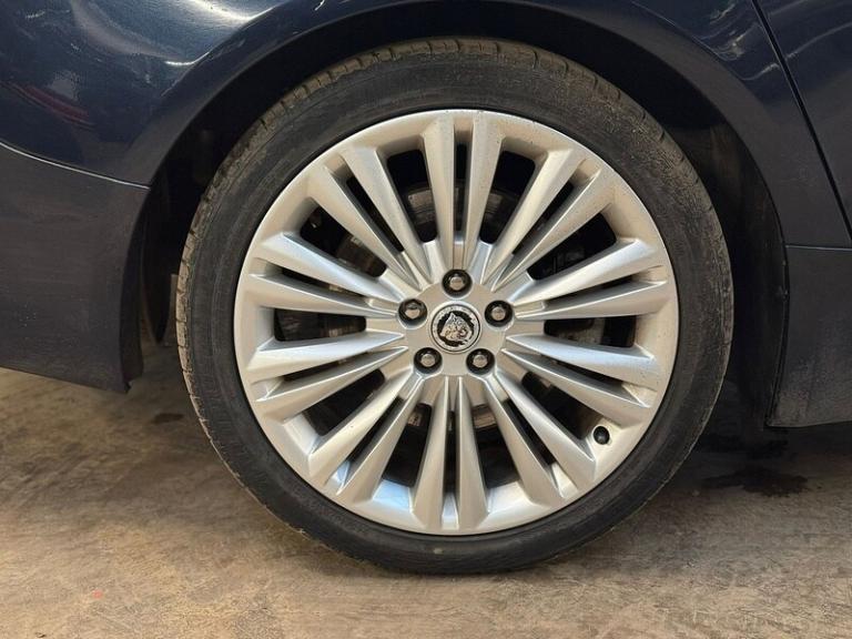 2010 Jaguar XF 3.0d V6 Premium Luxury 4dr Auto SALOON DIESEL Automatic