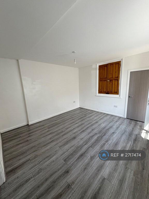 2 bedroom flat in Meadow Street, Hyde, SK14 (2 bed) (#2717474)