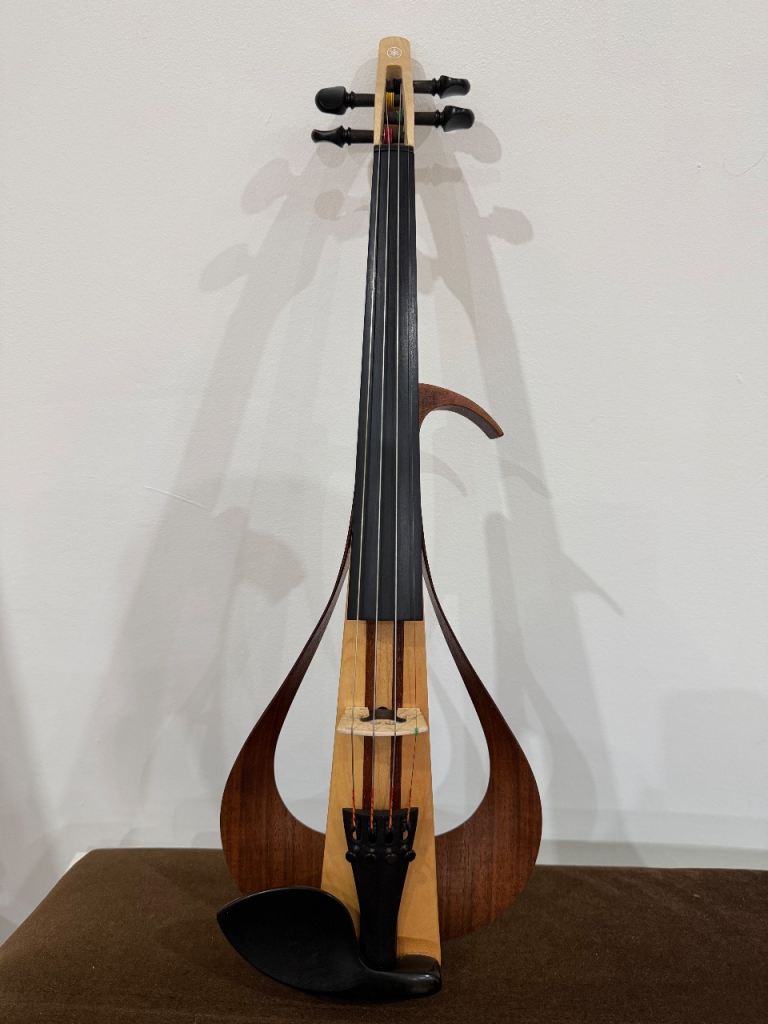 Electric violin Yamaha YEV104