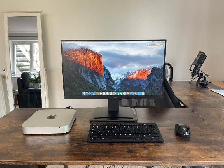 Apple Mac Mini Late 2014 i5 1TB SSD with MSI 22-inch Monitor