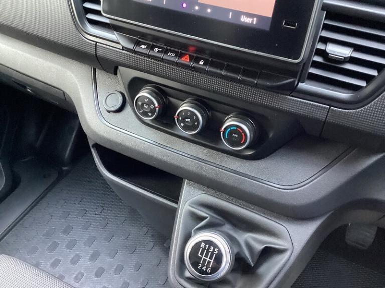 2022 Renault Trafic dCi Blue LL30 Business+ LWB L/R A/C Euro 6 LWB Panel Van Diesel Manual