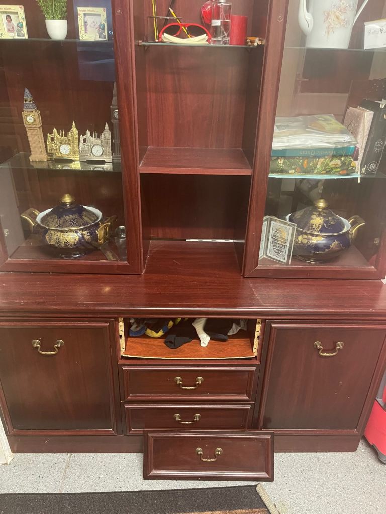 Dresser 