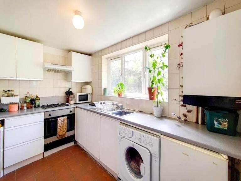 🏡 Cosy room available in Seven Sisters for £830 including bills!