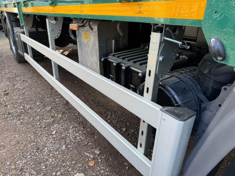  2013 DAF LF 55.220 18TON DROPSIDE WITH ATLAS 104.3E CRANE 