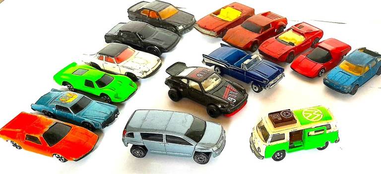 BUNDLE OF 15 x MODEL CARS - die-cast - 1:63