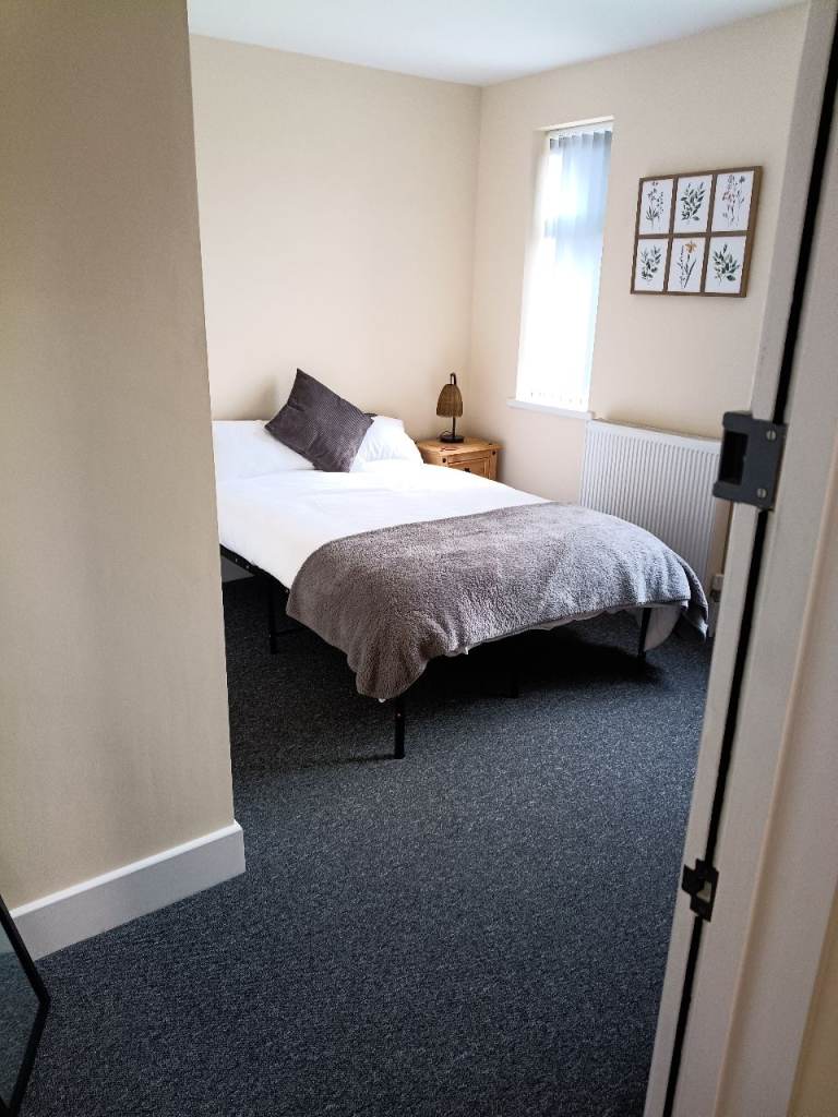 5 En-Suite Rooms, In Newly Renovated House available (Tipton/Wednesbury border) All Bills Included 