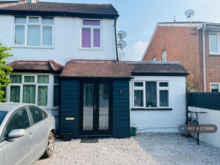 1 bedroom in Ruxley Close, Epsom, KT19 (#2731666)