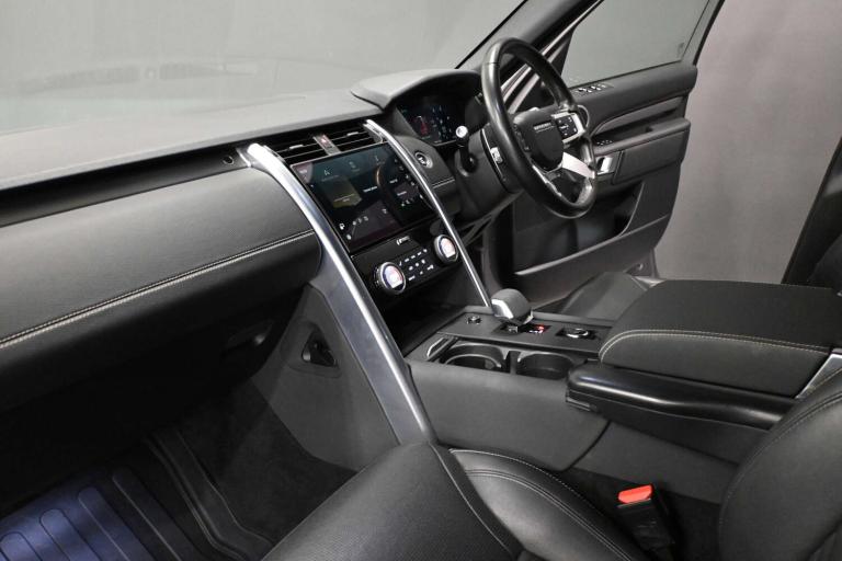 2021 Land Rover Discovery 3.0 Discovery R-Dynamic SE D MHEV Auto 4WD 5dr SUV Diesel Automatic