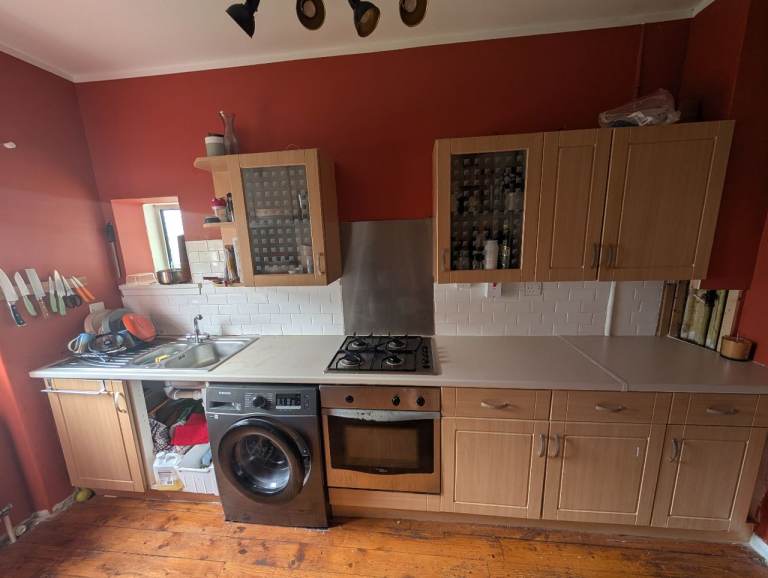 Kitchen Units, Cabinets, Drawers & Sink – Fair Condition