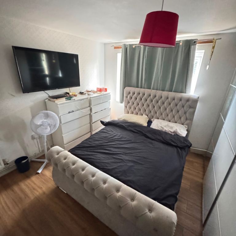 Rent *** 2 Double Rooms - East Crescent N11 3AU