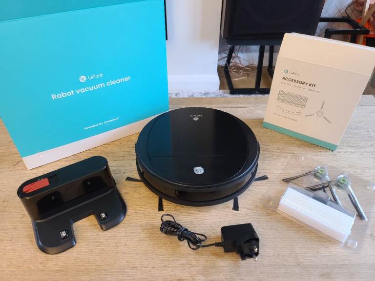 Lefant M213 Robot Vacuum Cleaner – Black, As Good As New