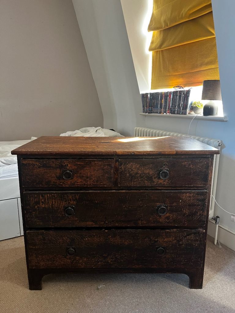Oak chest of drawers