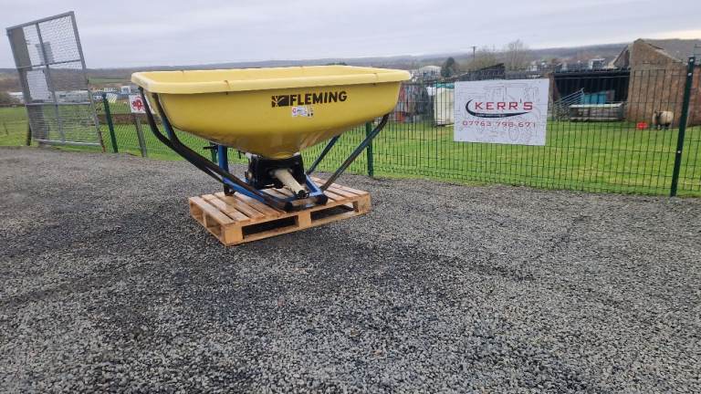 Tractor three point linkage fleming v800 wagtail fertiliser spreader 