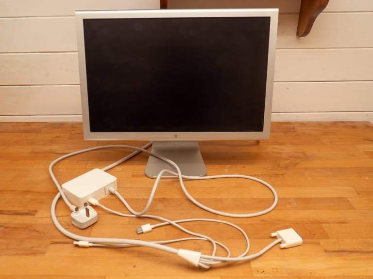 Apple Cinema Display A1081 – 20” Aluminium LCD Monitor, DVI, Vintage Mac Display