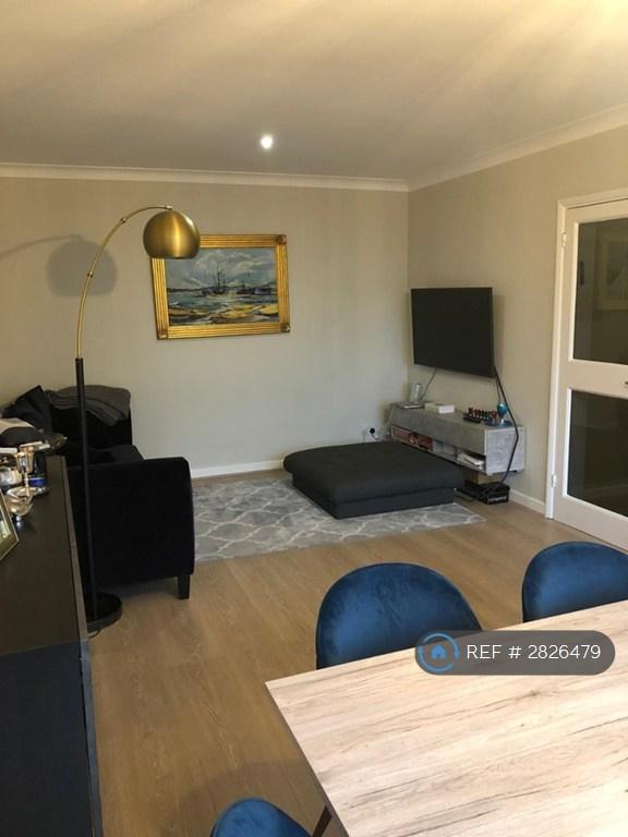 2 bedroom flat in Claydon House, London, NW4 (2 bed) (#2826479)