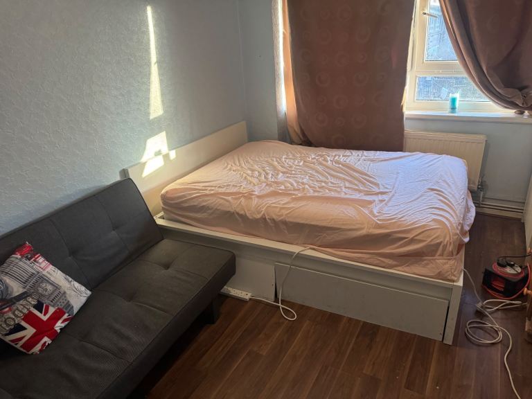 Room to let off Caledonian Road N1 - available now 