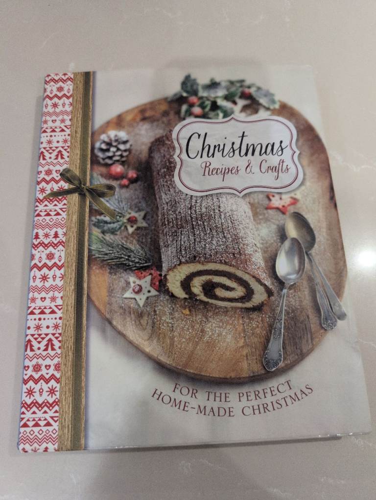 Hardback Christmas recipes & crafts book vgc