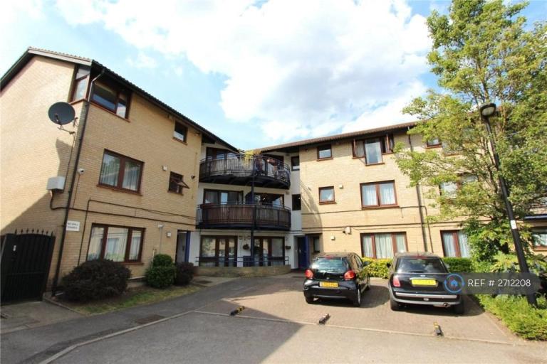 1 bedroom flat in Shapland Way, London, N13 (1 bed) (#2712208)
