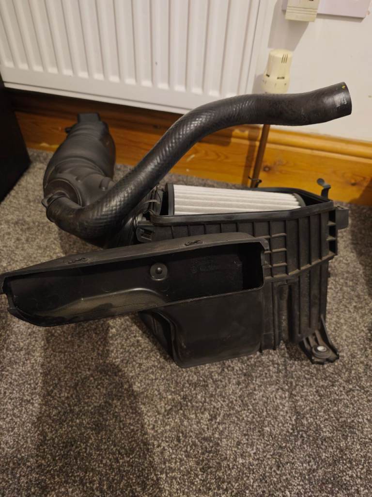 Black Car Air Filter Box and Intake Pipe Hyundai i30n 2019– Good Condition