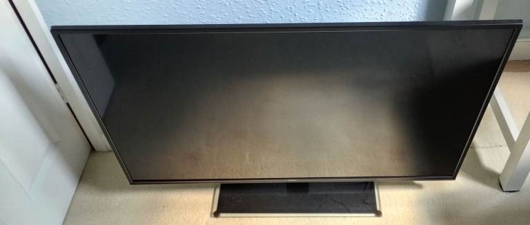 Hitachi 43 inch LCD Smart TV 