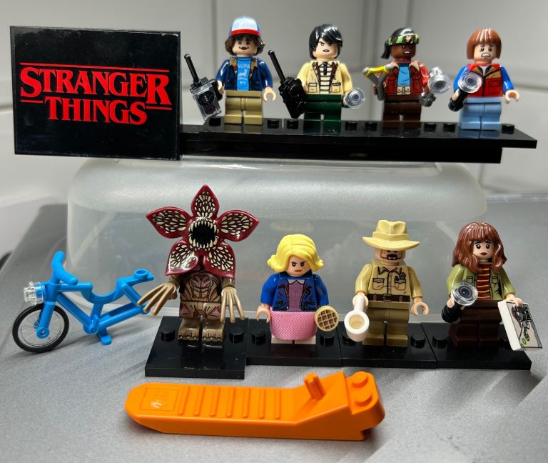 Lego 75810 stranger things upside down set 8 figures instructions box RARE RETIRED