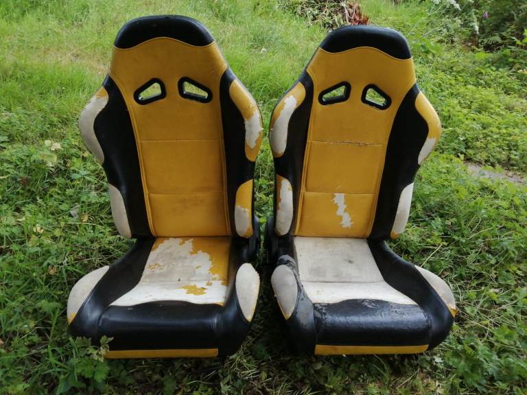 Pair of Bucket Seats Reclining Off-road - Good used condition. Harness included. 