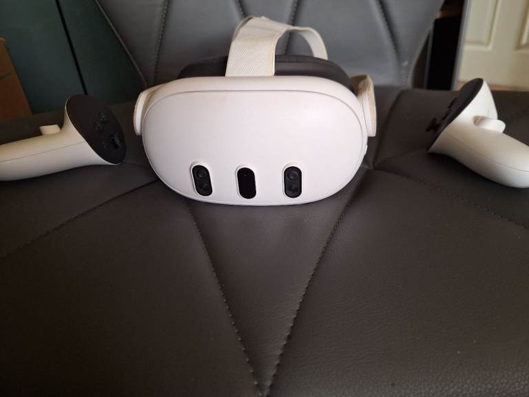 Meta Quest 3 VR Headset – Excellent Condition