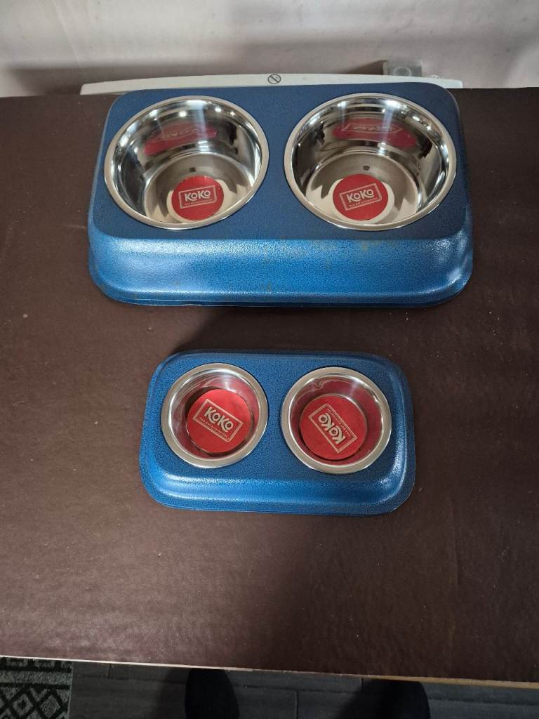 Dog or cat feeding dishes