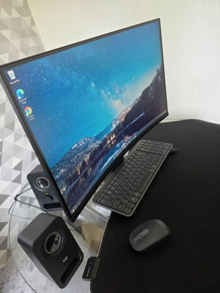 Curved Computer monitor
