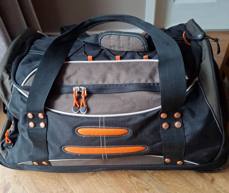 Large Wheeled Holdall