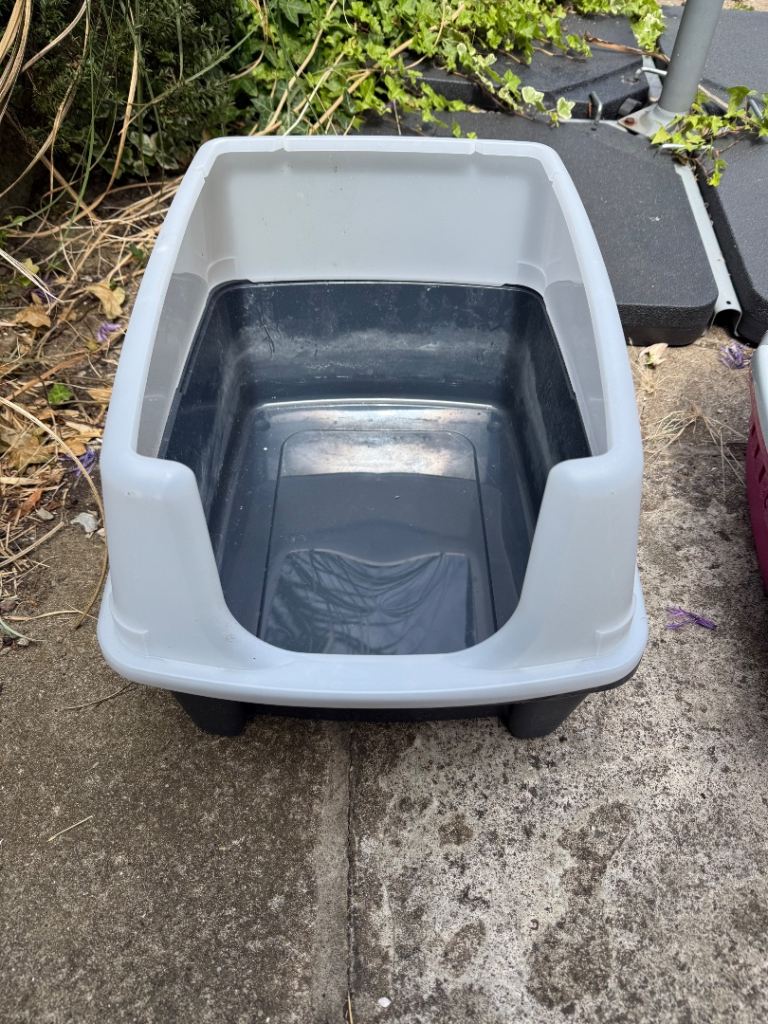 Free litter tray