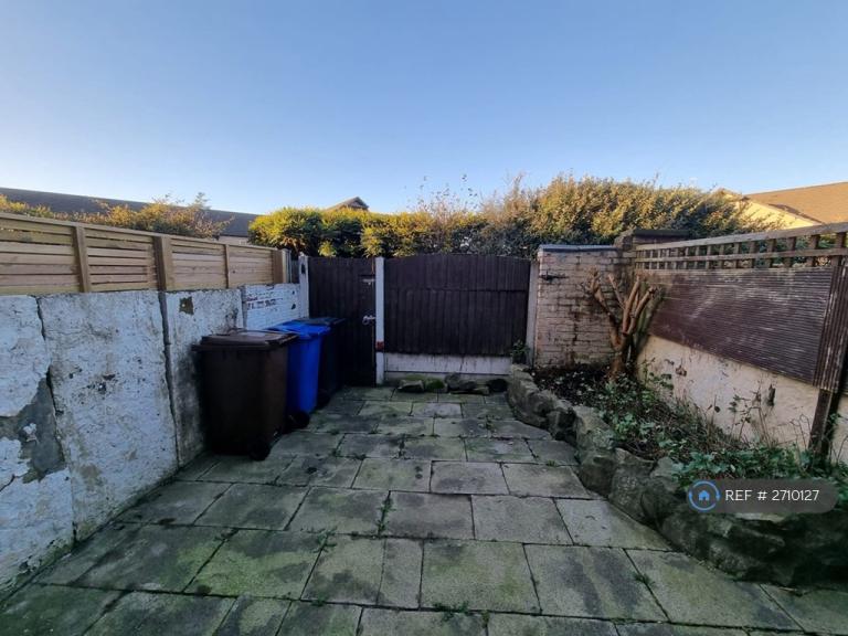 2 bedroom house in Platt Fold Street, Leigh, WN7 (2 bed) (#2710127)
