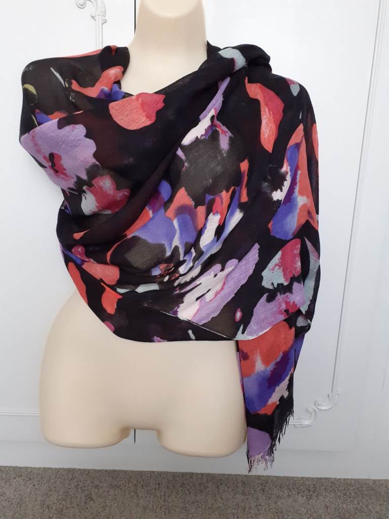 SELECTION OF VERY LARGE SCARVES - VARIOUS COLOURS PRINTS.