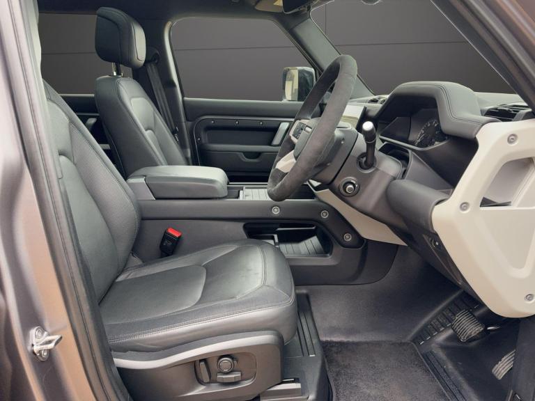  Land Rover Defender 110 3.0 D300 MHEV X-Dynamic HSE Auto 4WD Euro 6 (s/s) 5dr Diesel Automatic