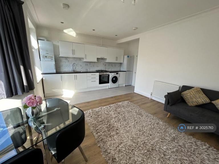 2 bedroom flat in Sussex Road, Harrow, HA1 (2 bed) (#3025710)