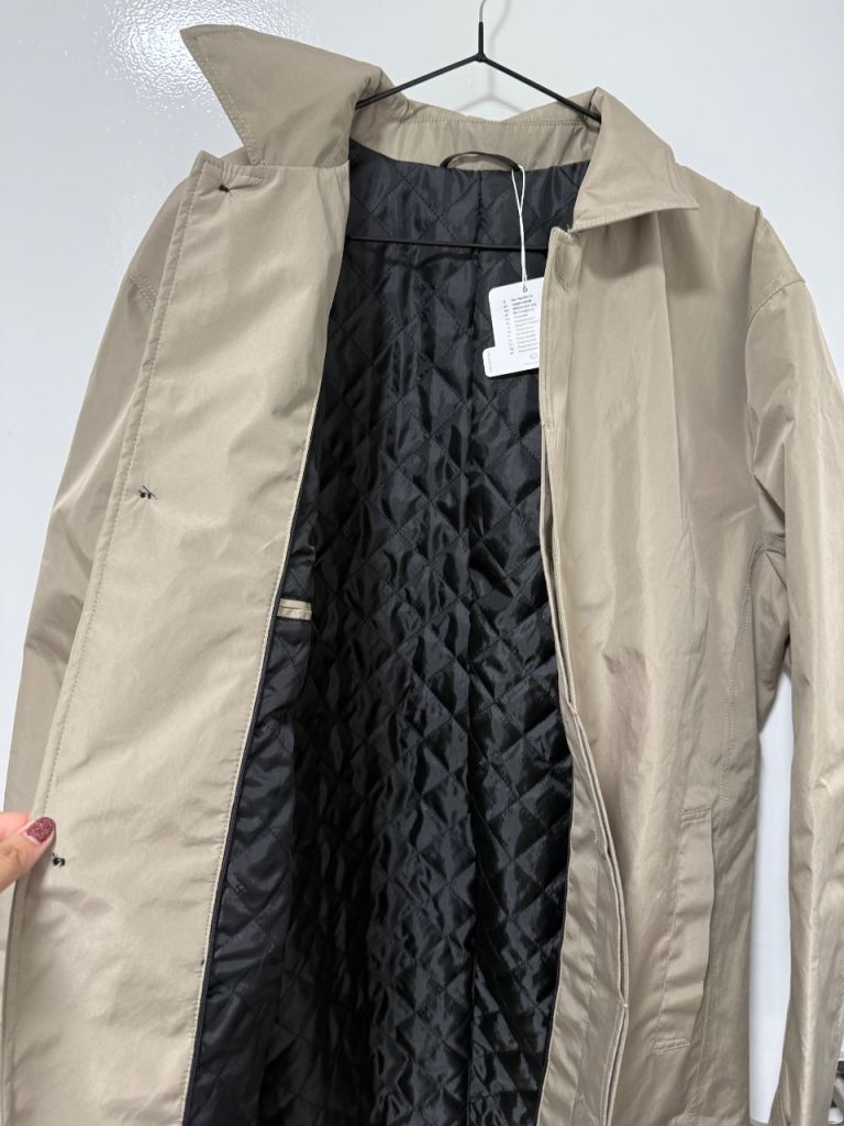 Water repellent mac coat