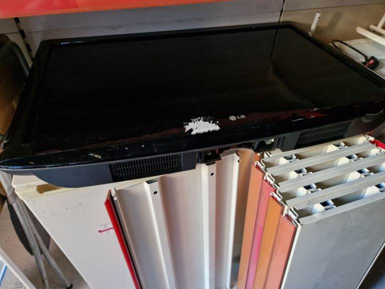 lg tv 46 inch, good working order, east London, £30 