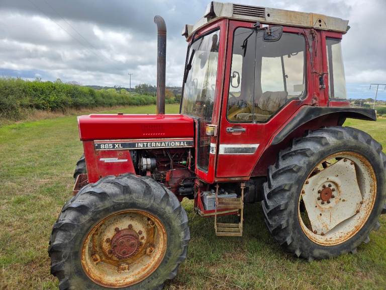 International 885