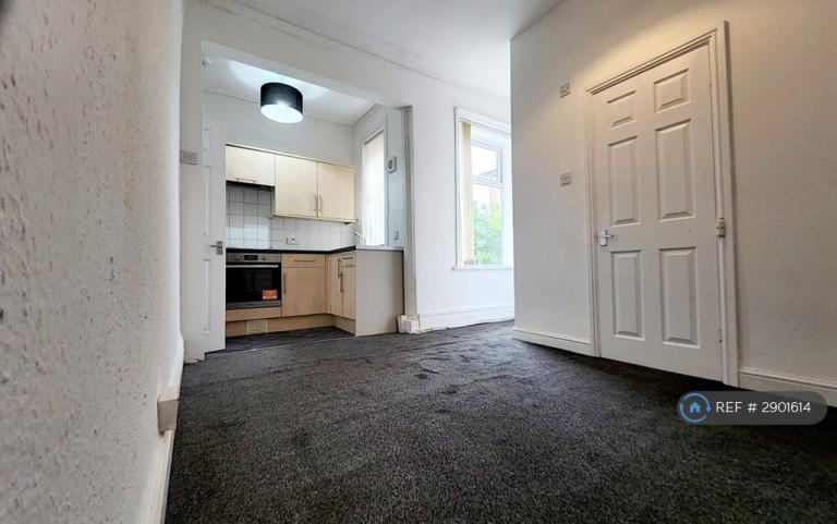 2 bedroom flat in Polygon Road, Manchester, M8 (2 bed) (#2901614)