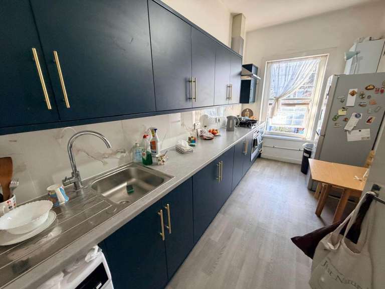 Good size 2 double bedrooms first floor flat near Seven sisters and Harringay Stations